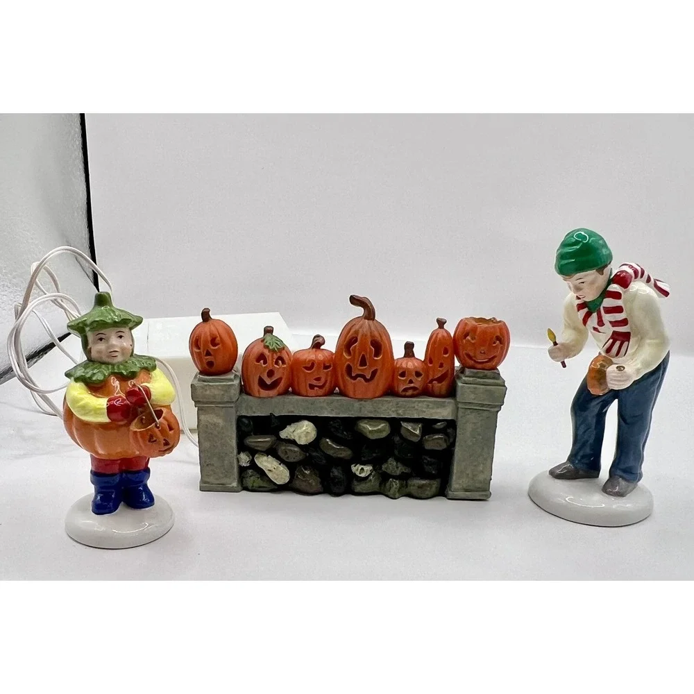 Department 56 Snow Village Halloween Lighting the Jack-O'-Lanterns 55117 & 55026